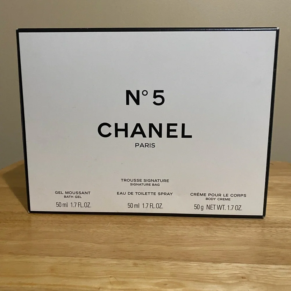 Chanel - Picture 10 of 12